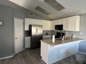 42565 Virginia Ave in Palm Desert, CA - Building Photo - Building Photo