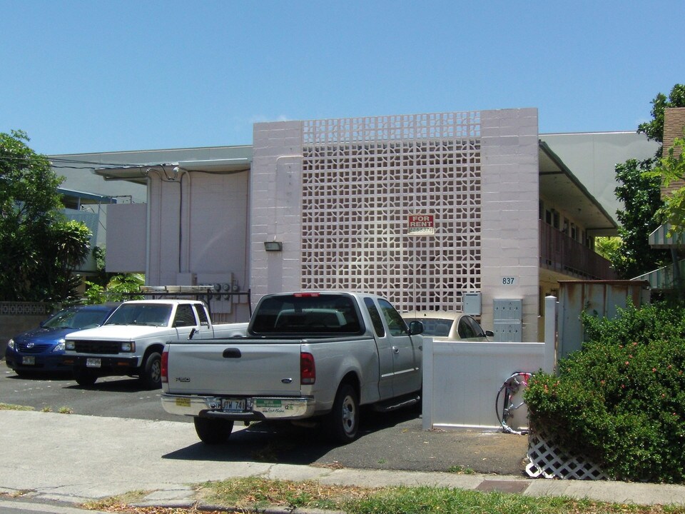 837 Lukepane Ave in Honolulu, HI - Building Photo