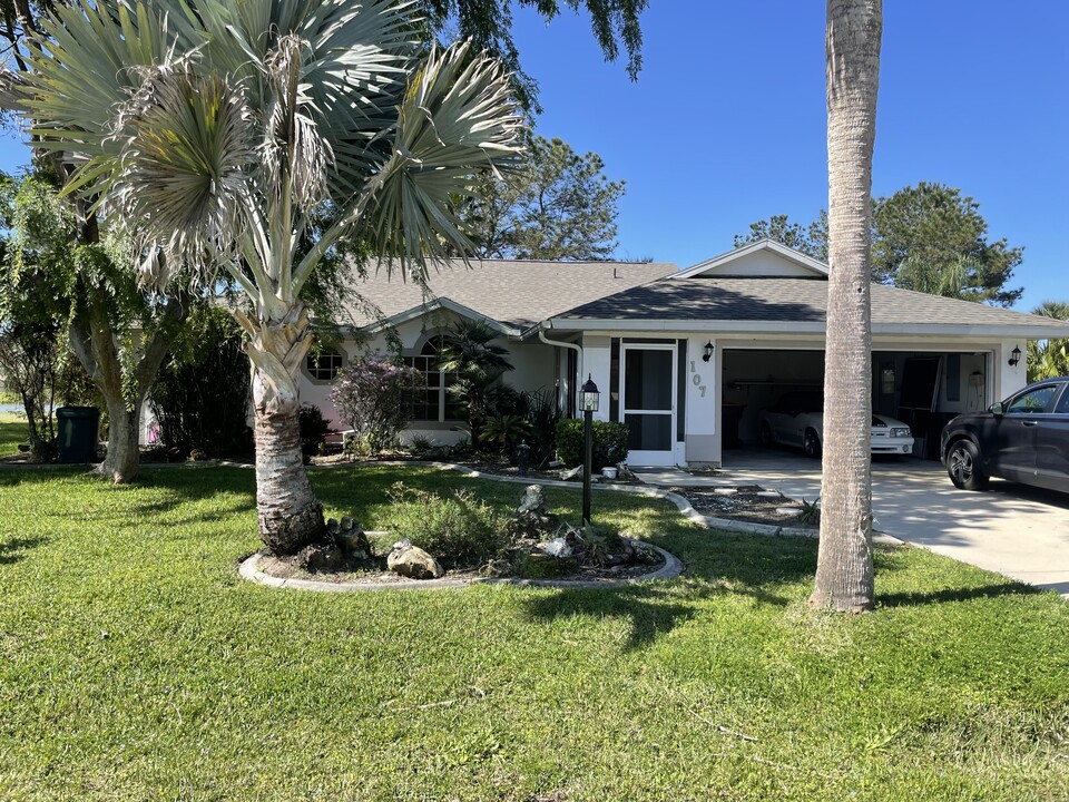 107 Hickory Loop in Ocala, FL - Building Photo