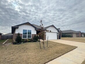 9104 SW 47th St in Oklahoma City, OK - Foto de edificio - Building Photo