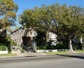 10809 Camarillo St in North Hollywood, CA - Building Photo - Building Photo