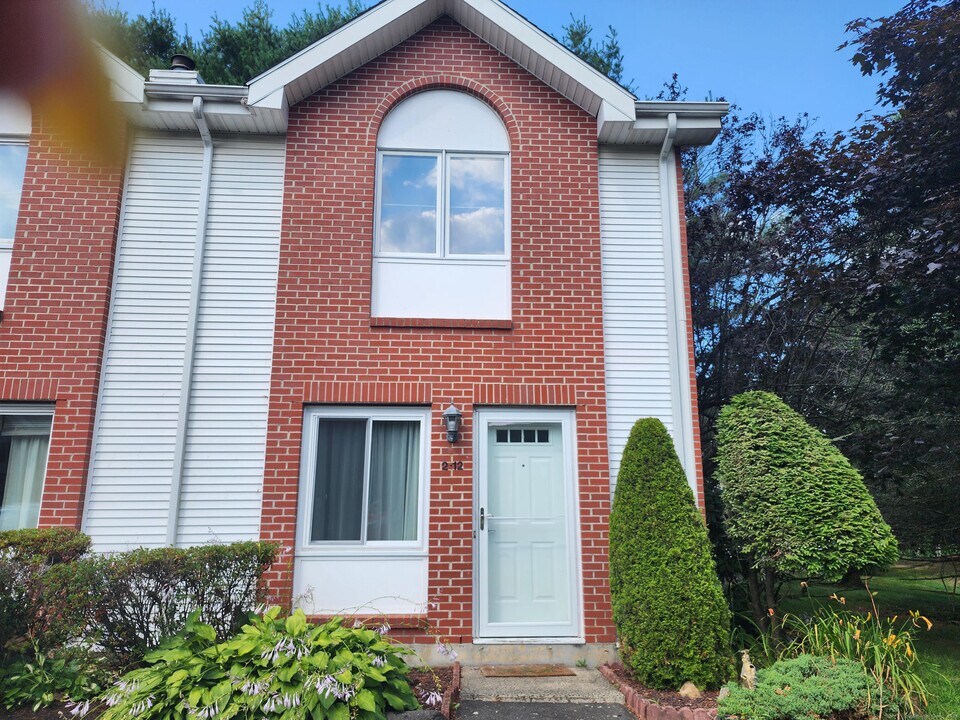 585 Park Rd in Waterbury, CT - Building Photo