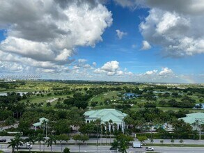 5300 NW 85th Ave in Doral, FL - Building Photo - Building Photo