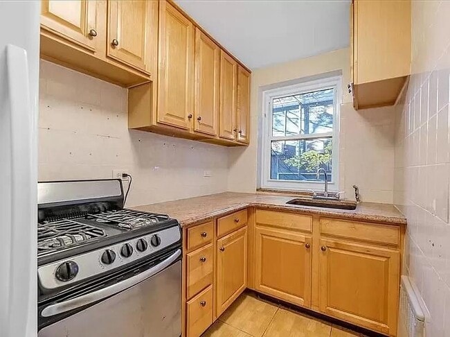 property at 2705 Kings Hwy