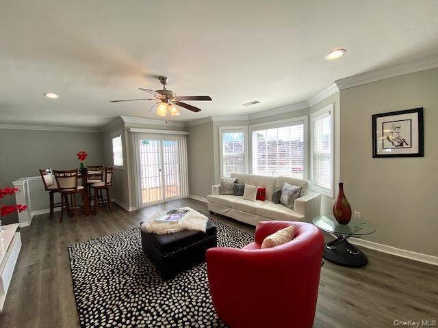 192 Adams Way in Sayville, NY - Building Photo