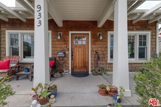 933 Venezia Ave in Los Angeles, CA - Building Photo - Building Photo