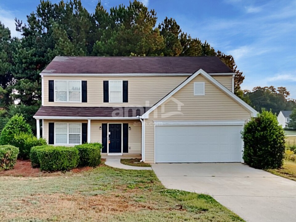 310 Spring Moor Ln in Loganville, GA - Building Photo