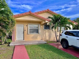 257 SW 78th Ave in Miami, FL - Building Photo