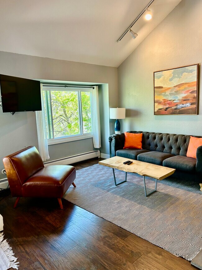 2201 Pearl St, Unit 1 bedroom plus loft in Boulder, CO - Foto de edificio - Building Photo