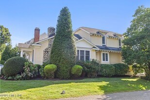 17 Lockwood Dr in Greenwich, CT - Building Photo