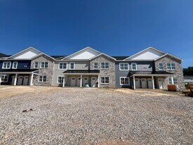3906 Tunnel Hill Rd in York, PA - Building Photo