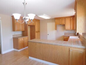 296 Reindollar Ave in Marina, CA - Building Photo - Building Photo