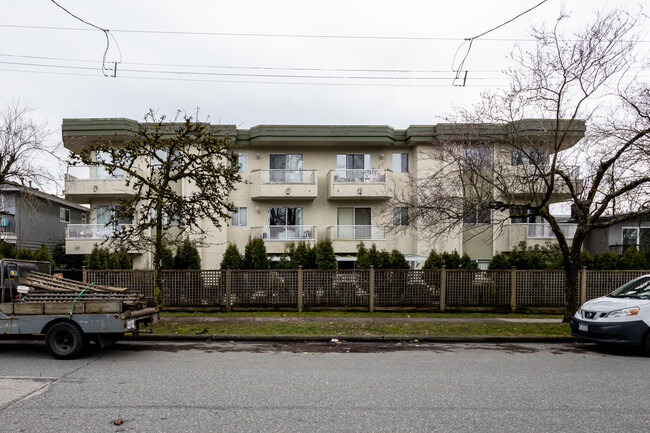 458 43rd Av E in Vancouver, BC - Building Photo - Building Photo