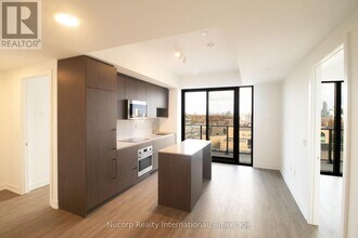 799 The Queensway in Toronto, ON - Building Photo - Building Photo