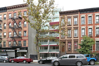 329 Pleasant Ave in New York, NY - Building Photo - Building Photo