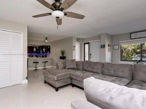 227 Wimbledon Lakes Dr in Plantation, FL - Building Photo - Building Photo