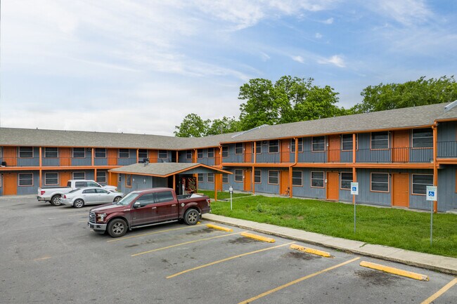 The Crossings at Montrose in San Antonio, TX - Foto de edificio - Building Photo