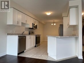 224 Dalgleish Trl in Hamilton, ON - Building Photo - Building Photo