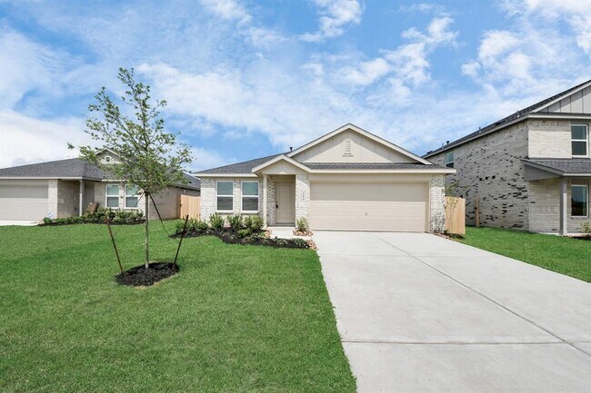 210 Amy St in Angleton, TX - Building Photo - Building Photo
