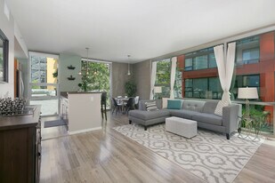 321 Tenth Ave in San Diego, CA - Building Photo