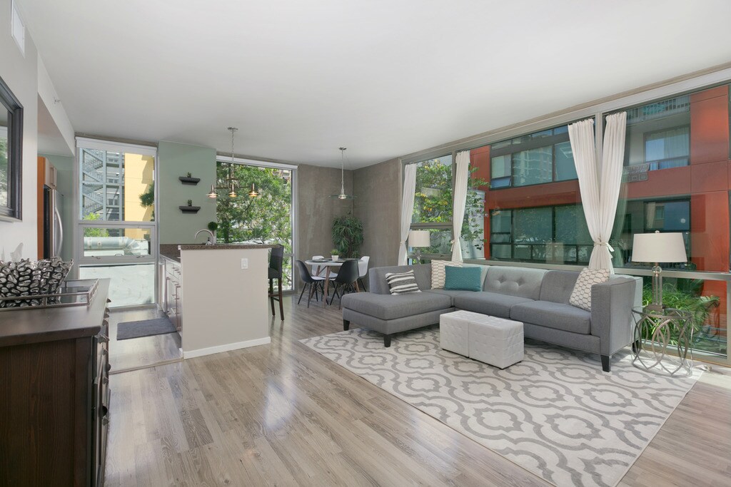 321 Tenth Ave in San Diego, CA - Building Photo