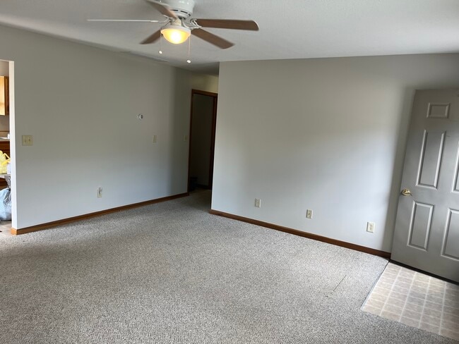 634 Cooper Ave, Unit 634 in Bellefontaine, OH - Building Photo - Building Photo