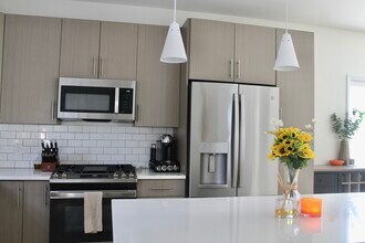 1889 W 54th St in Cleveland, OH - Building Photo - Building Photo