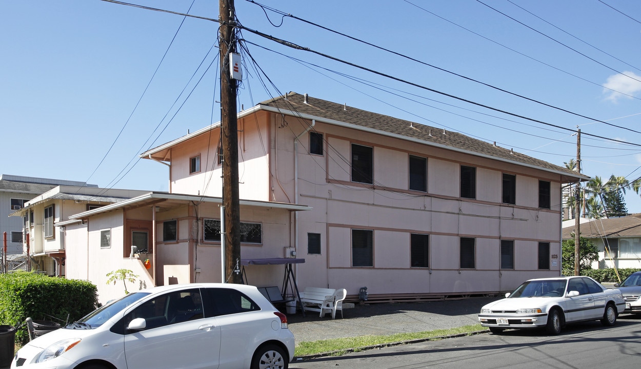 1125 Hassinger St in Honolulu, HI - Building Photo