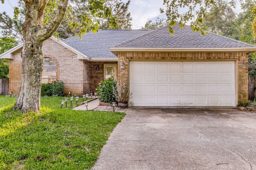 2241 Prytania Cir in Navarre, FL - Building Photo