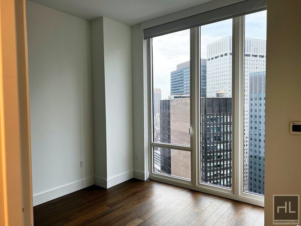 East 44th Street in New York, NY - Building Photo