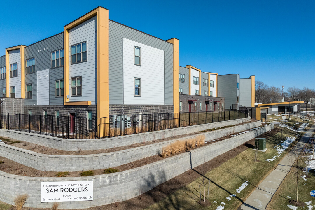 Apartments and Townhomes at Sam Rodgers Place in Kansas City, MO - Building Photo