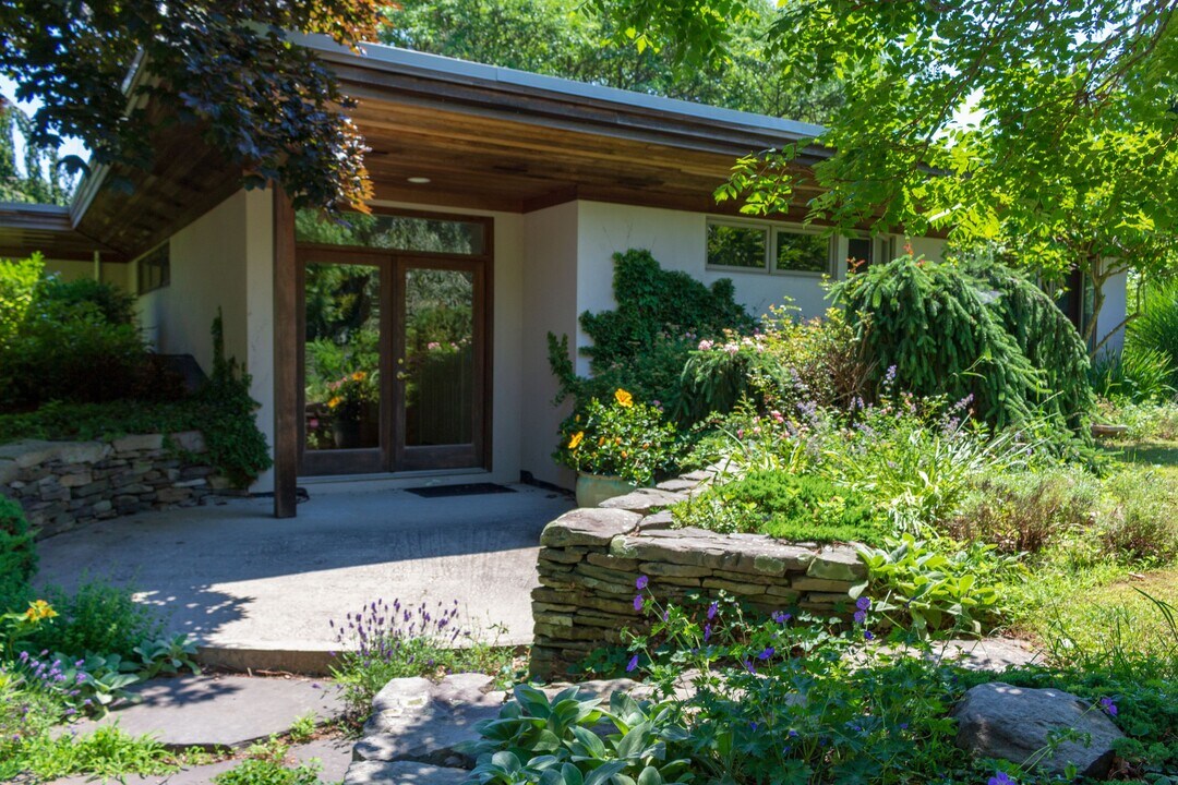 465 Blank Ln in Water Mill, NY - Building Photo