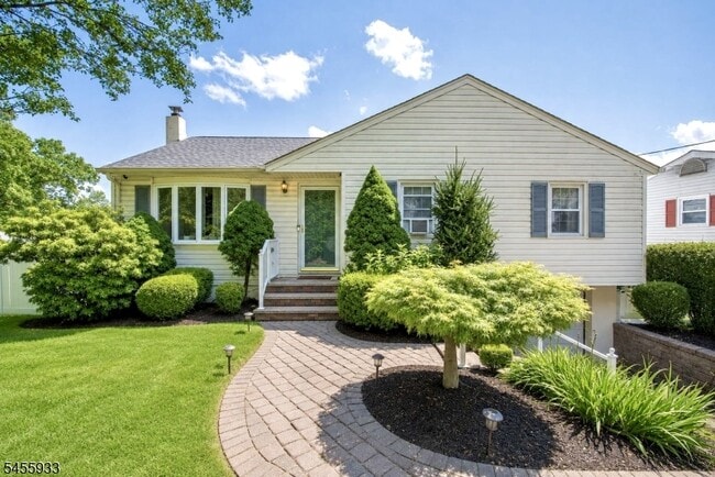 5 Adams Dr