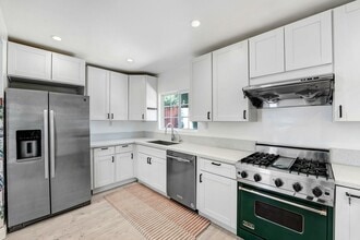 265 Plymouth Dr in Pasadena, CA - Building Photo - Building Photo