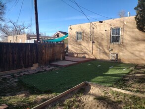 1204 Coal Ave SE in Albuquerque, NM - Foto de edificio - Building Photo