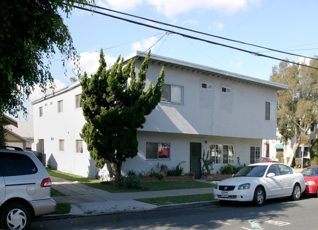 1093 Ximeno Ave in Long Beach, CA - Building Photo - Building Photo