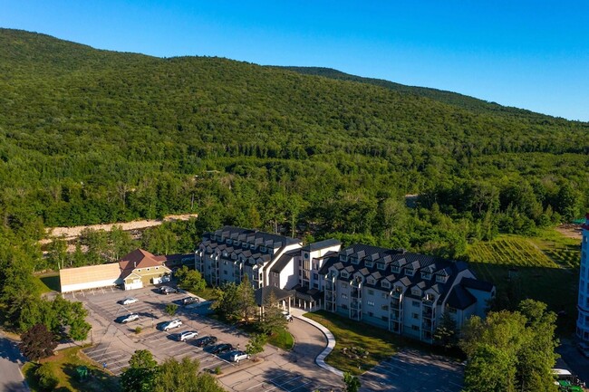 48 Cooper Memorial Dr, Unit 203 in Lincoln, NH - Building Photo - Building Photo