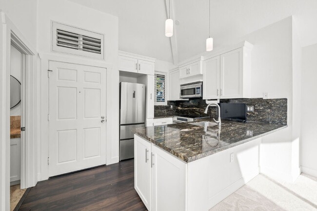 20341 Bluffside Cir in Huntington Beach, CA - Building Photo - Building Photo