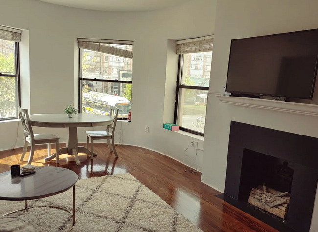 636 Beacon St, Unit 203 in Boston, MA - Building Photo - Building Photo