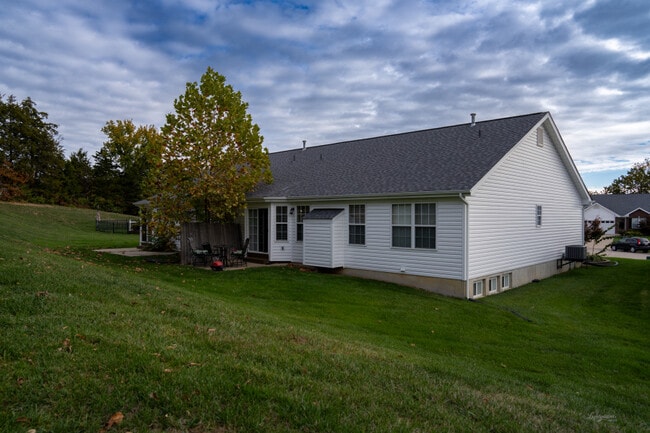615 Grayhawk Cir in Wentzville, MO - Foto de edificio - Building Photo