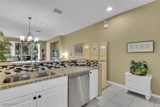 4844 Hampshire Ct in Naples, FL - Foto de edificio - Building Photo
