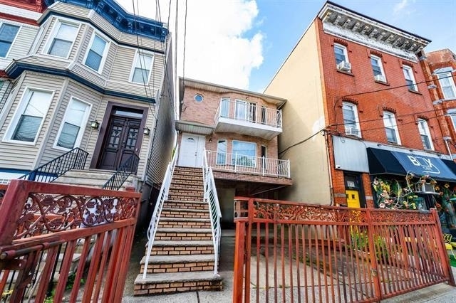 property at 113 Palisade Ave