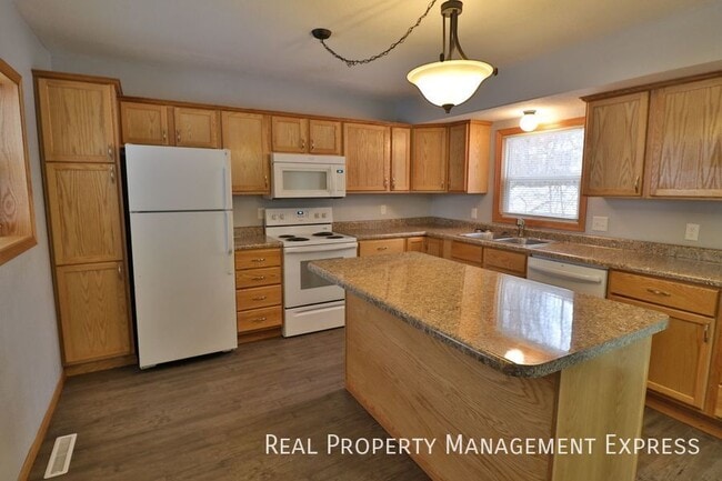 3 Bedroom Duplex in Eastern Sioux Falls! in Sioux Falls, SD - Building Photo - Building Photo