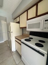 5686 Rock Island Rd, Unit TAMARAC CONDO in Tamarac, FL - Foto de edificio - Building Photo