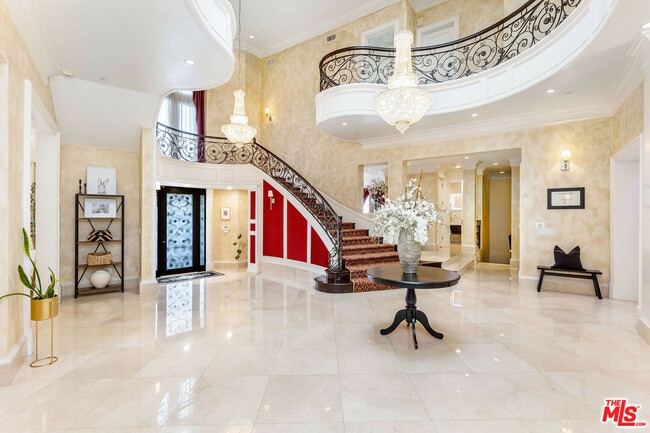 2229 Summitridge Dr in Beverly Hills, CA - Building Photo - Building Photo