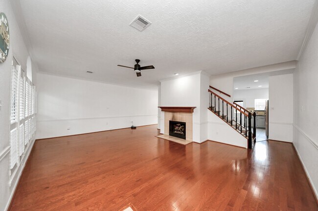 2204 Gemini St