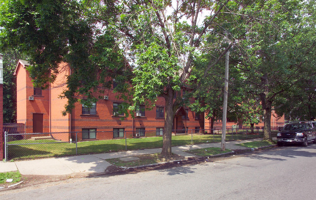 Jefferson Avenue School Apartment in Springfield, MA - Foto de edificio - Building Photo