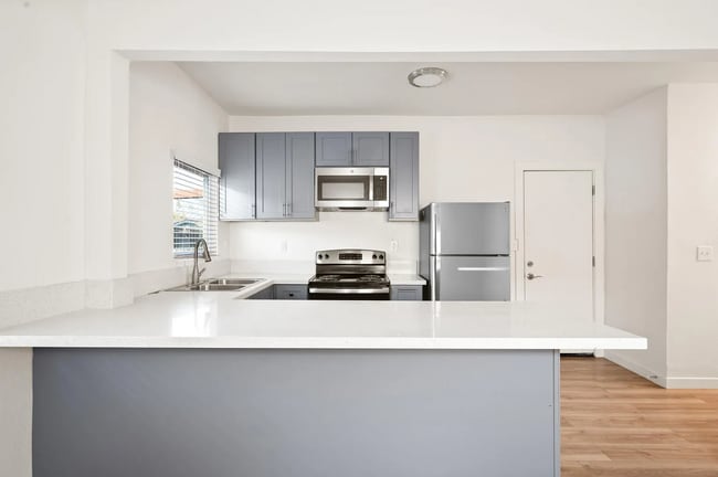 411 E Burnett St, Unit 411