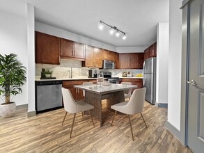 699 Webster St in Houston, TX - Foto de edificio - Building Photo