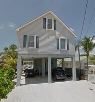 214 Normandy Dr in Tavernier, FL - Building Photo
